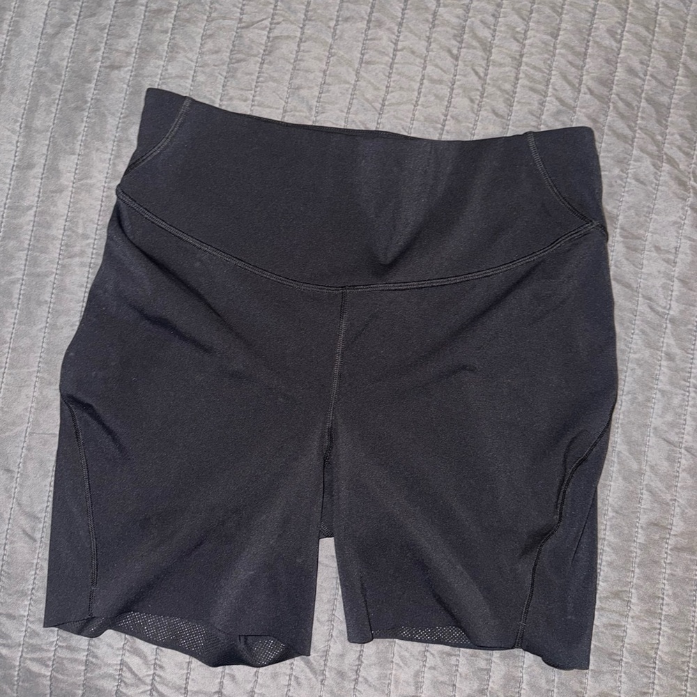 Lululemon size 10 bike shorts